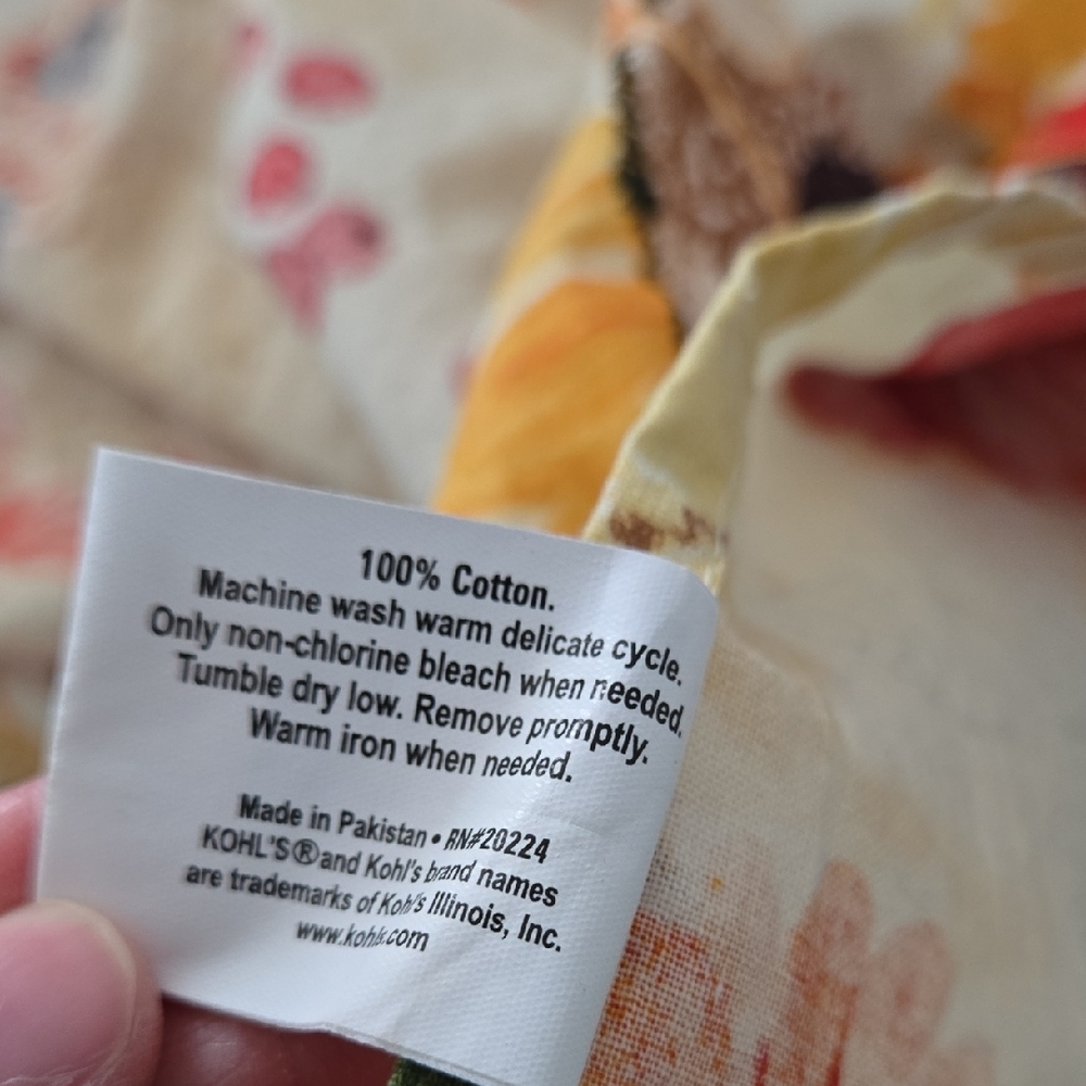 Kohl's Harvest Festive Tablecloth - Picture 4 of 4